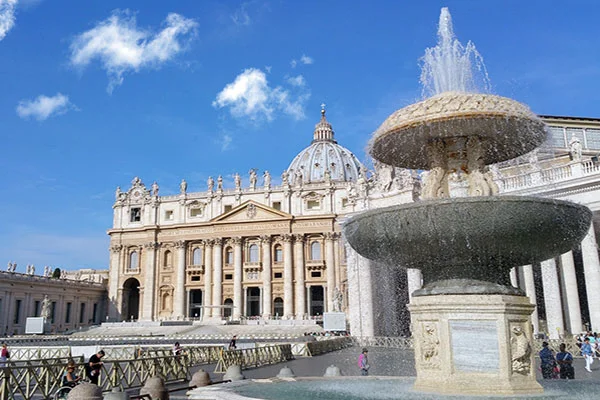 Visitar la Basílica de San Pedro, cúpula y tumbas papales